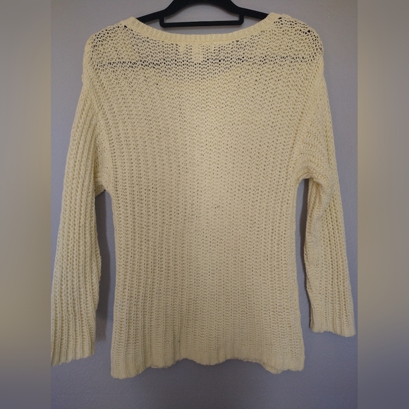 Beautiful pale yellow Casual corner open knit weave sweater, size M. - Picture 4 of 5